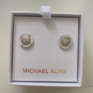NWT Michael Kors Silver Tone Stud Earrings